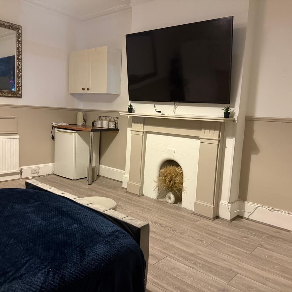 Regents park Road Bed and Breakfast in London