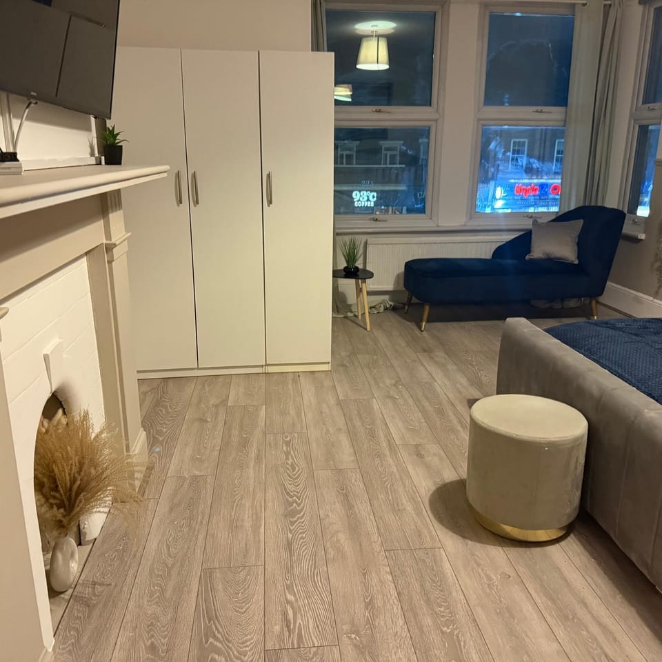 Regents park Road Bed and Breakfast in London