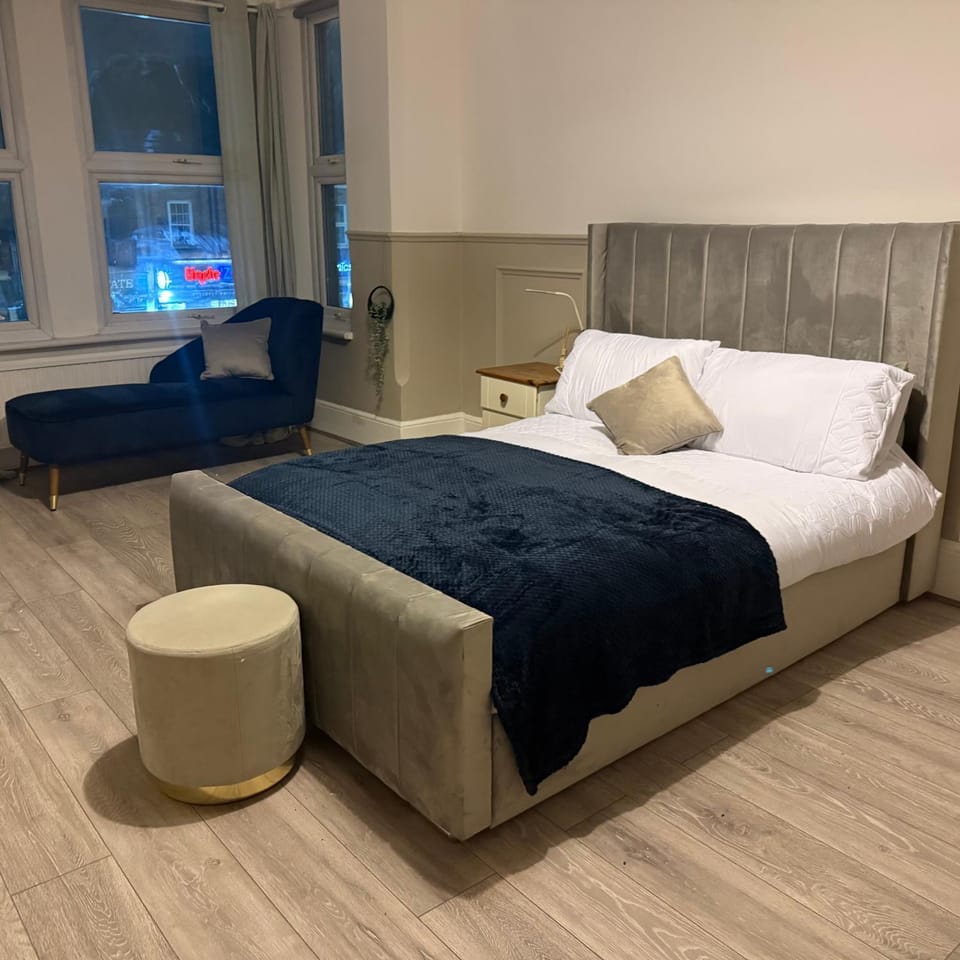 Regents park Road Bed and Breakfast in London