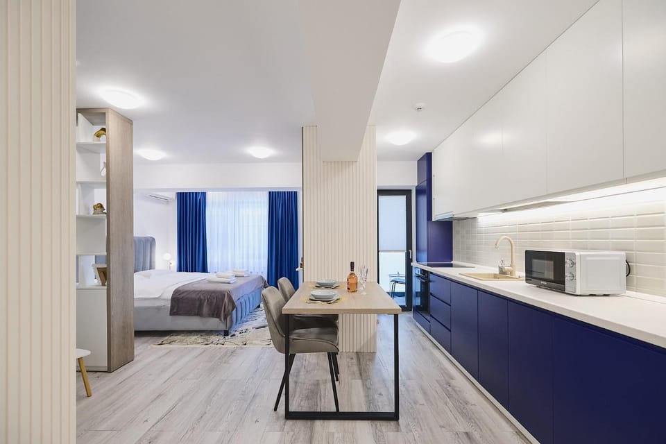 Bed, Bird's eye view, TV and multimedia, View (from property/room), Balcony/Terrace, Kitchen or kitchenette, Photo of the whole room, Dining area, Bedroom, City view, Garden view, Landmark view, Quiet street view, Inner courtyard view, internet