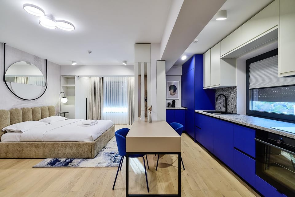 Bed, TV and multimedia, Kitchen or kitchenette, Living room, Photo of the whole room, Seating area, Bedroom
