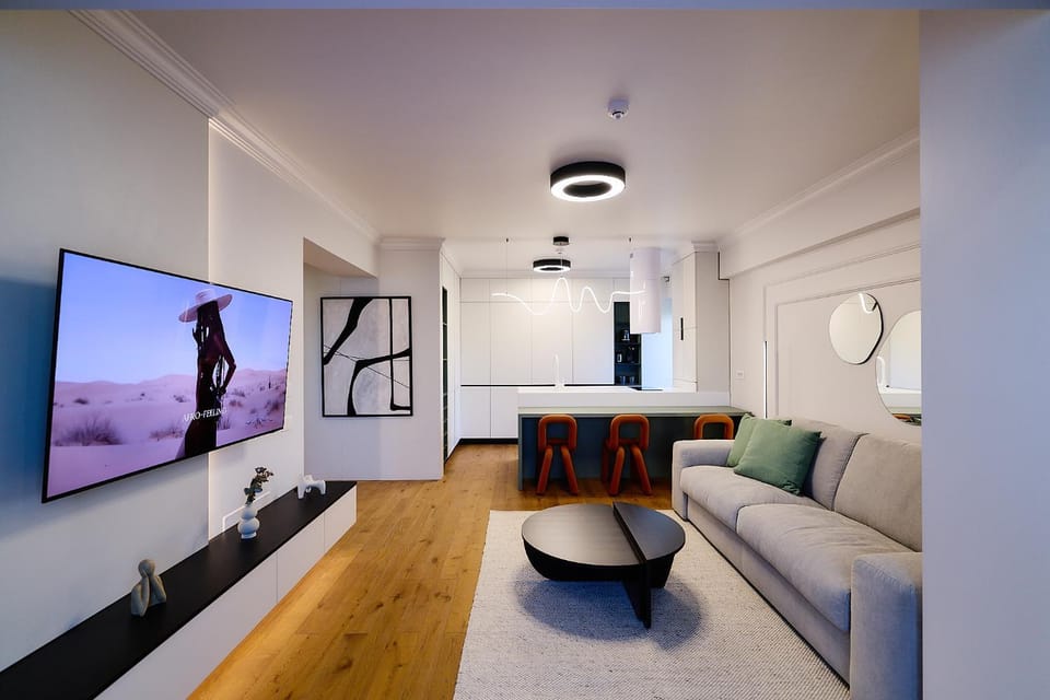 TV and multimedia, Living room, Seating area, Evening entertainment
