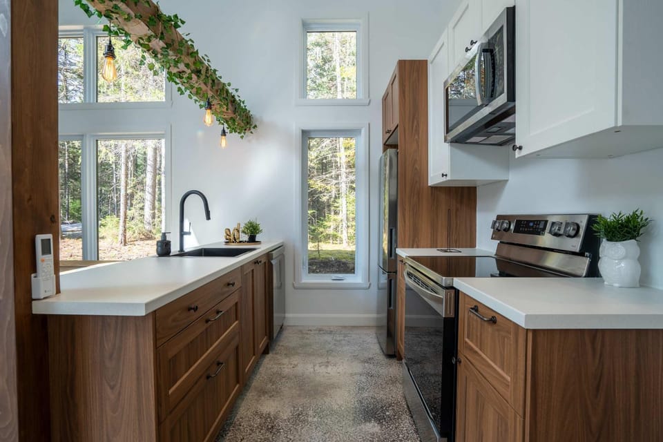 Riverside Retreat - Le Ptit Duc House in Quebec