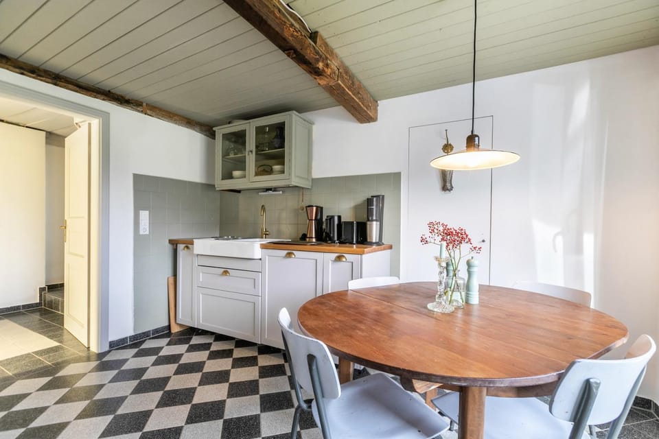 Property building, Kitchen or kitchenette, Living room