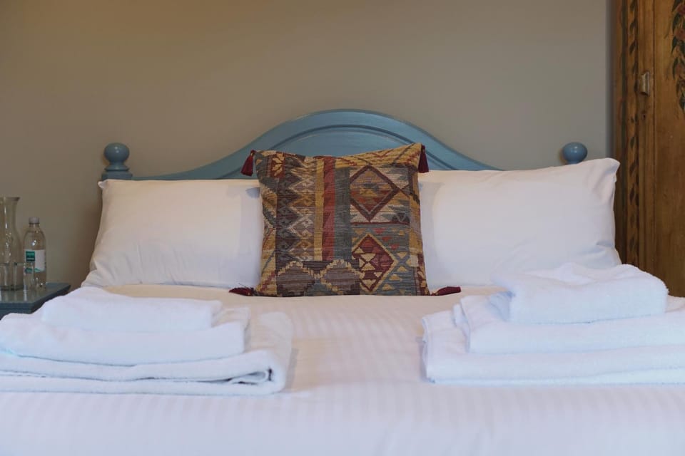Bedroom, towels