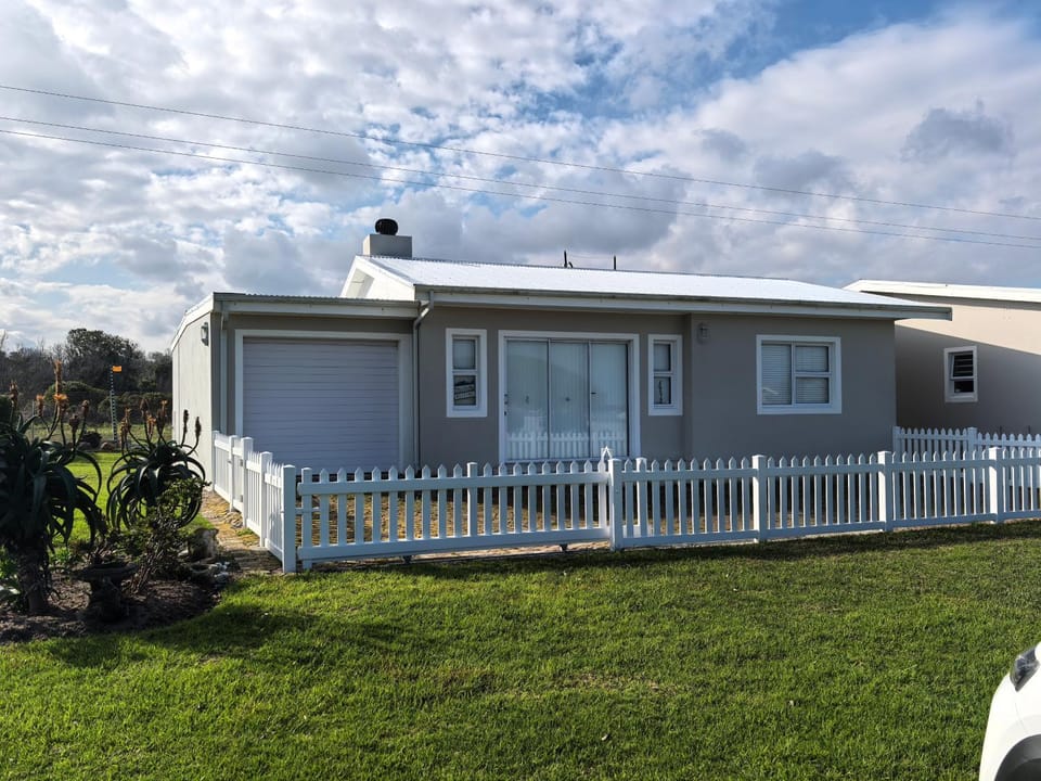 Property building, Day, Garden, Garden view