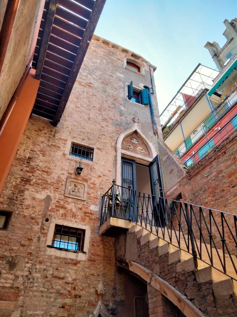 Facade/entrance