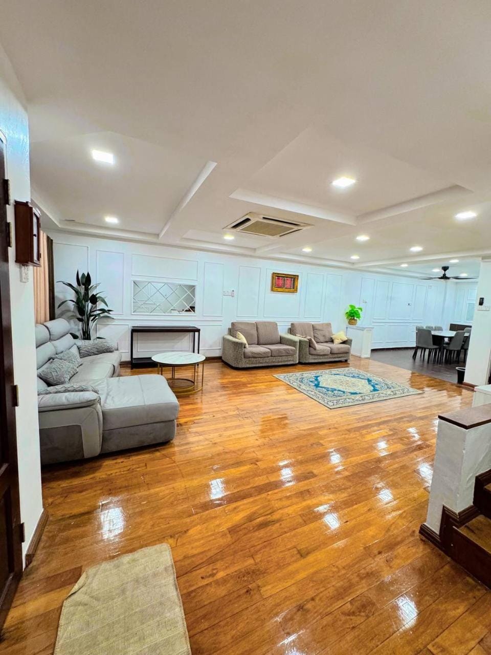 TV and multimedia, Seating area, air conditioner