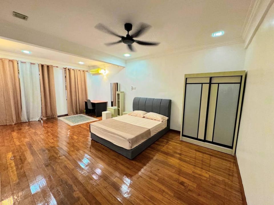 Bed, Photo of the whole room, Bedroom