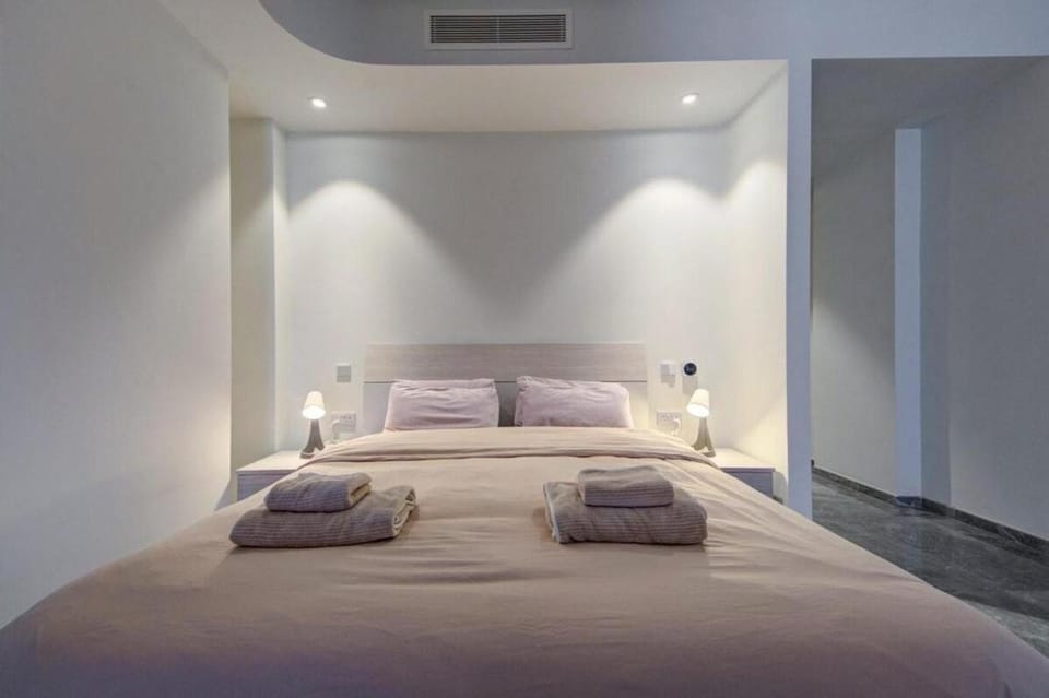 Mercury 420- 2x Pool Cards Access & Shopping Mall Apartment in Saint Julians