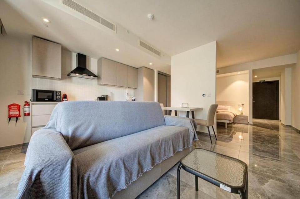 Mercury 420- 2x Pool Cards Access & Shopping Mall Apartment in Saint Julians