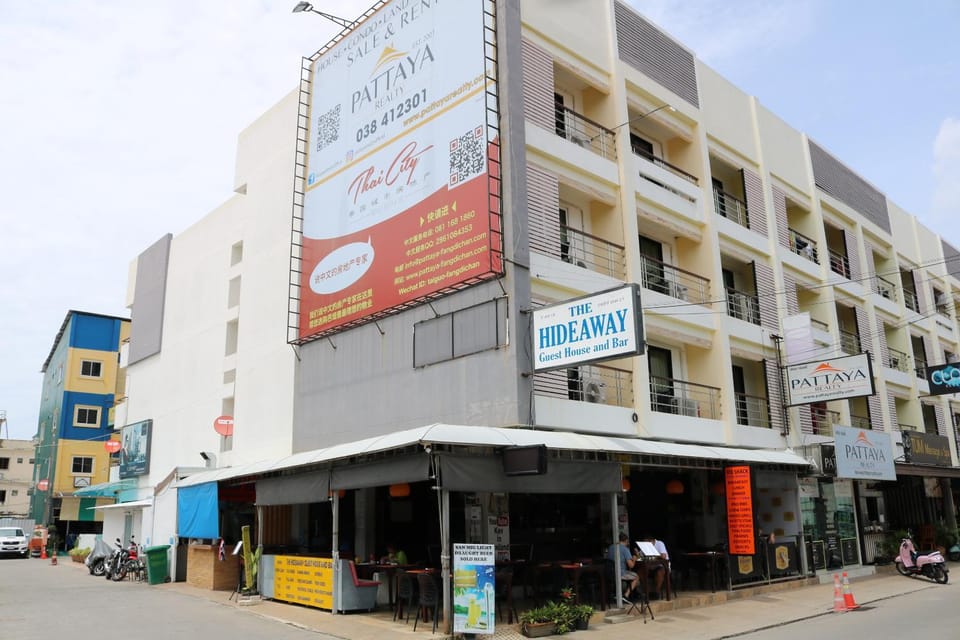 Property building, Facade/entrance, Property logo or sign, Neighbourhood