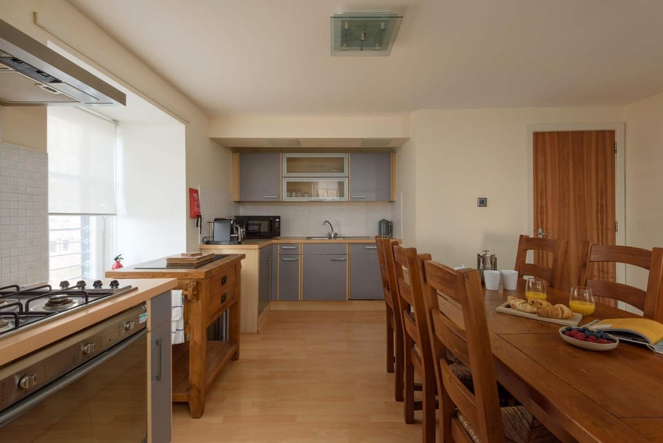 Kitchen or kitchenette, Dining area, oven, stove, toaster