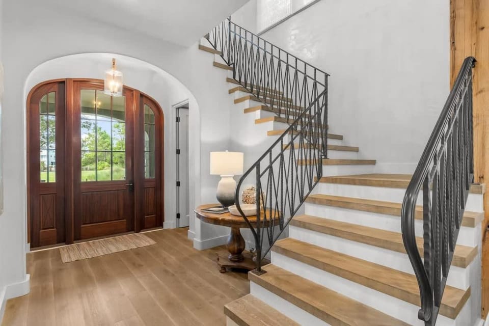 Water and Wine by Stay on 30a, Private Beach- Bikes! House in South Walton County