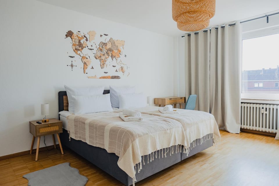 Bed, Photo of the whole room, Bedroom, Family, Family, furniture, internet, internet, towels