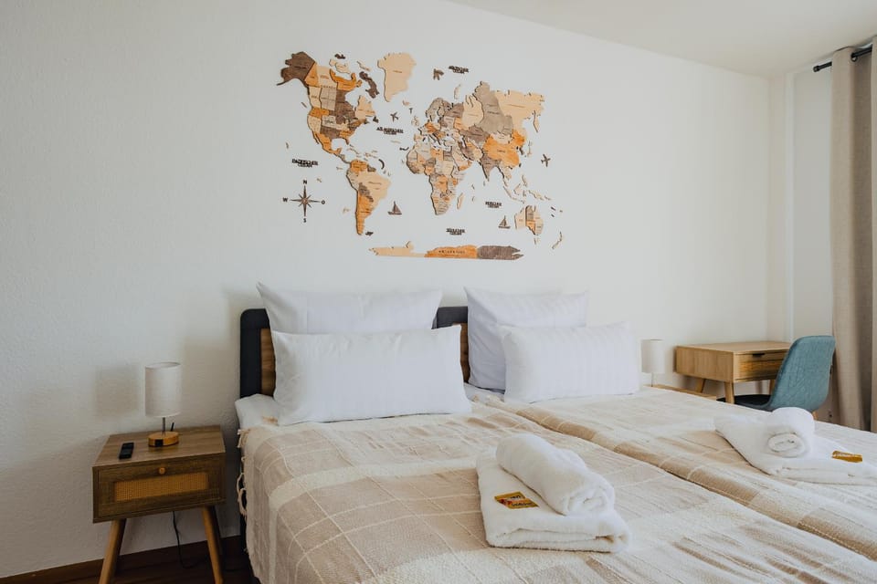 Bed, Property logo or sign, Property logo or sign, Photo of the whole room, Logo/Certificate/Sign, Logo/Certificate/Sign, Bedroom, Family, Family, towels