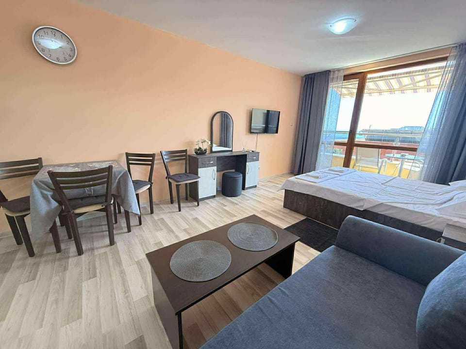 Living room, Photo of the whole room
