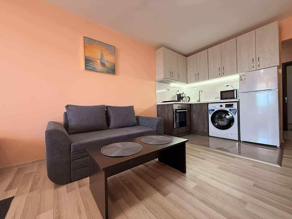 Kitchen or kitchenette, Seating area