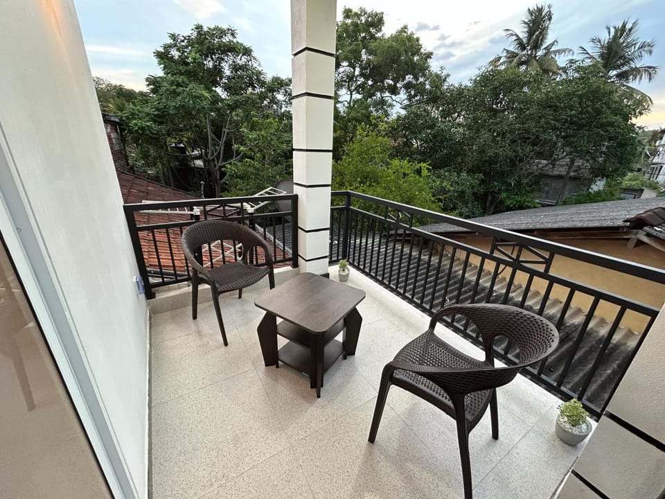 Property building, Balcony/Terrace, Balcony/Terrace