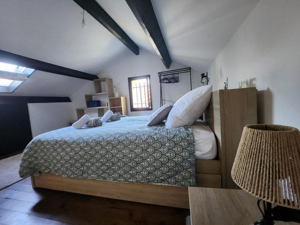 Bed, Photo of the whole room, Bedroom