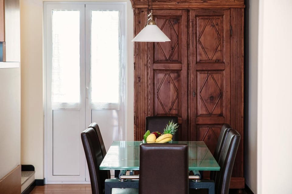 Grace - Lakefront view - PRIVATE GARAGE - AC Apartment in Tremezzina