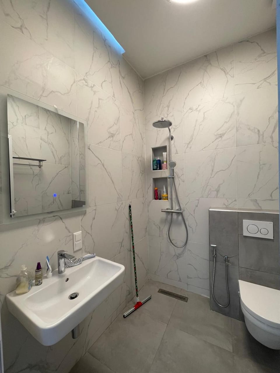 Shower, Toilet, Bathroom, towels