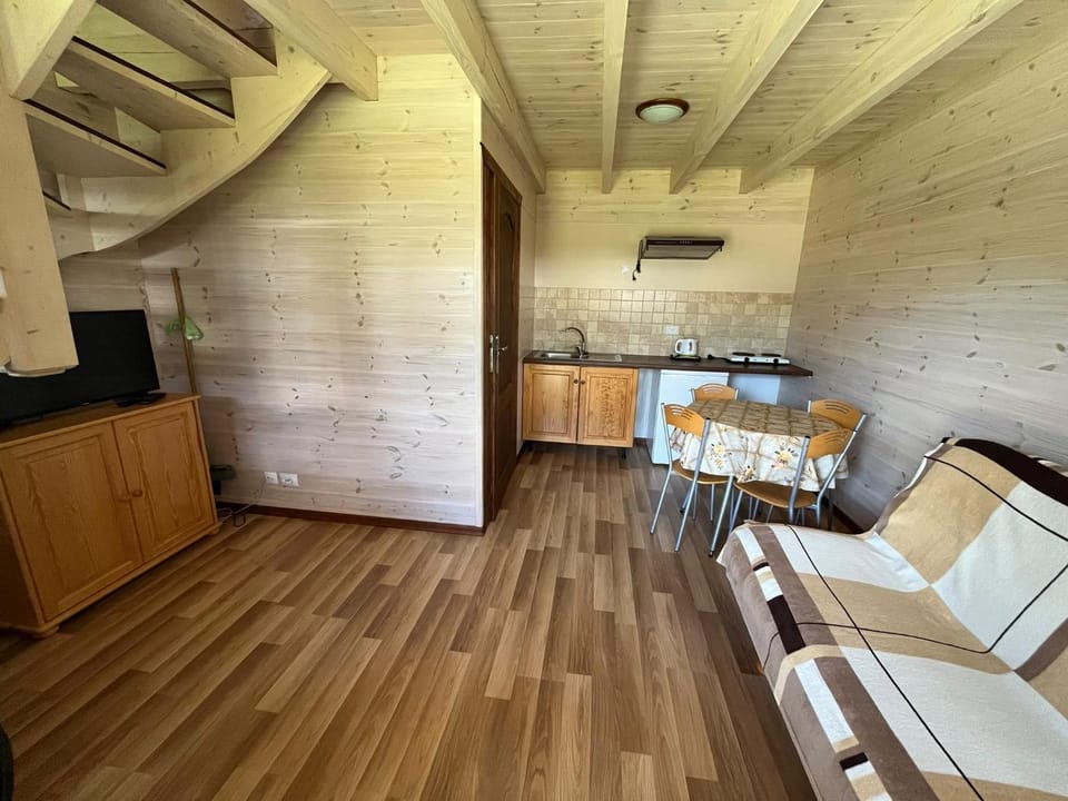 TV and multimedia, Kitchen or kitchenette, Living room