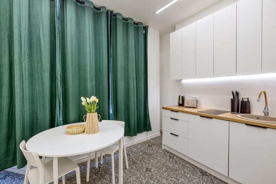 Coffee/tea facilities, Kitchen or kitchenette, Dining area