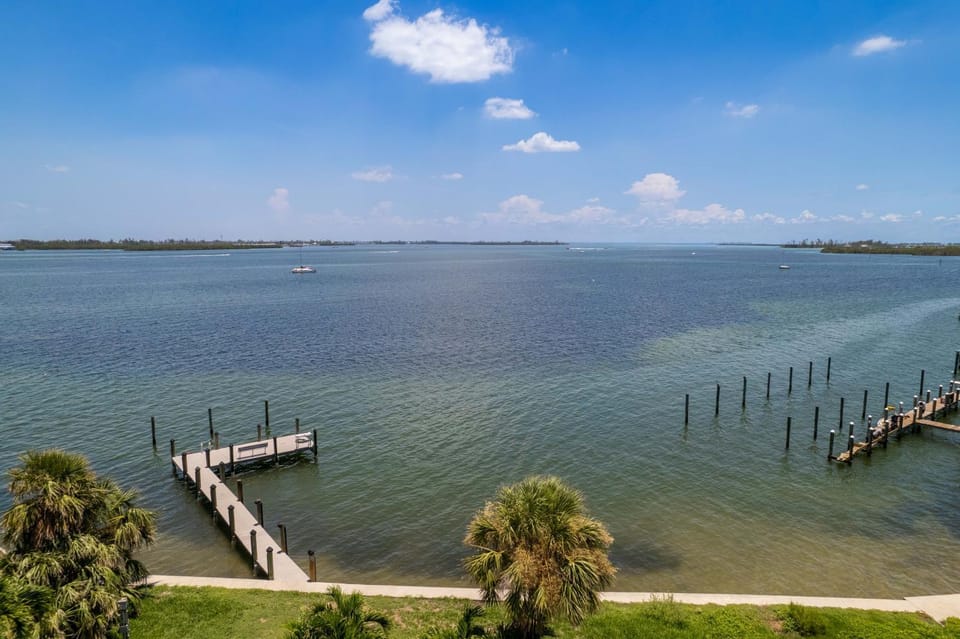 Bay Views - Flamingo on the Bay by SeaBreeze Vacation Apartment in Bradenton Beach