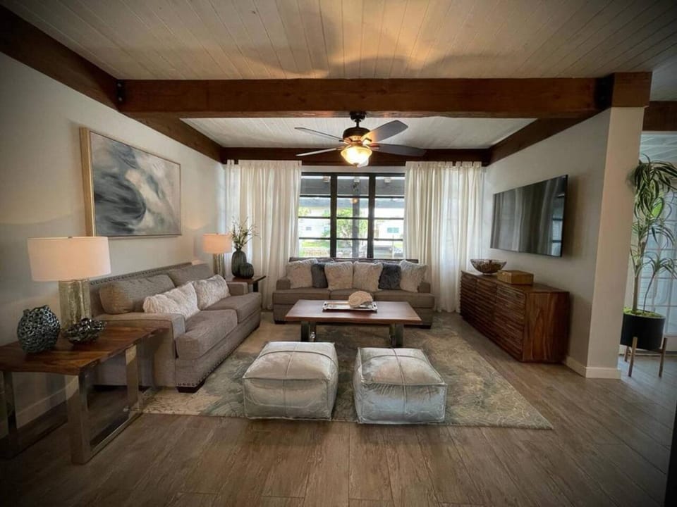 Living room, Photo of the whole room, Seating area