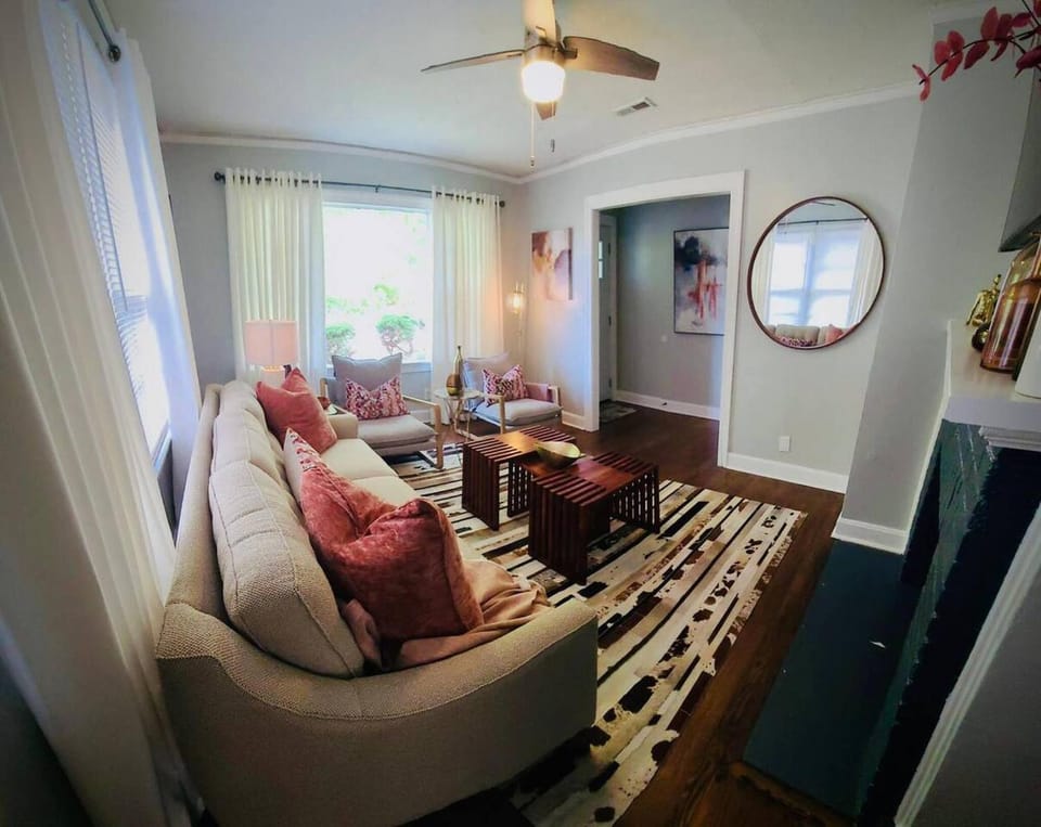Living room, Photo of the whole room, Seating area