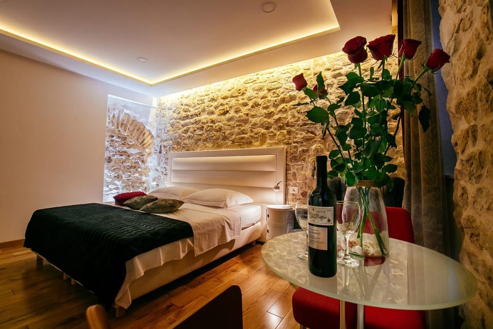 Shower, Toilet, Bathroom, TV and multimedia, Coffee/tea facilities, Seating area, Bedroom