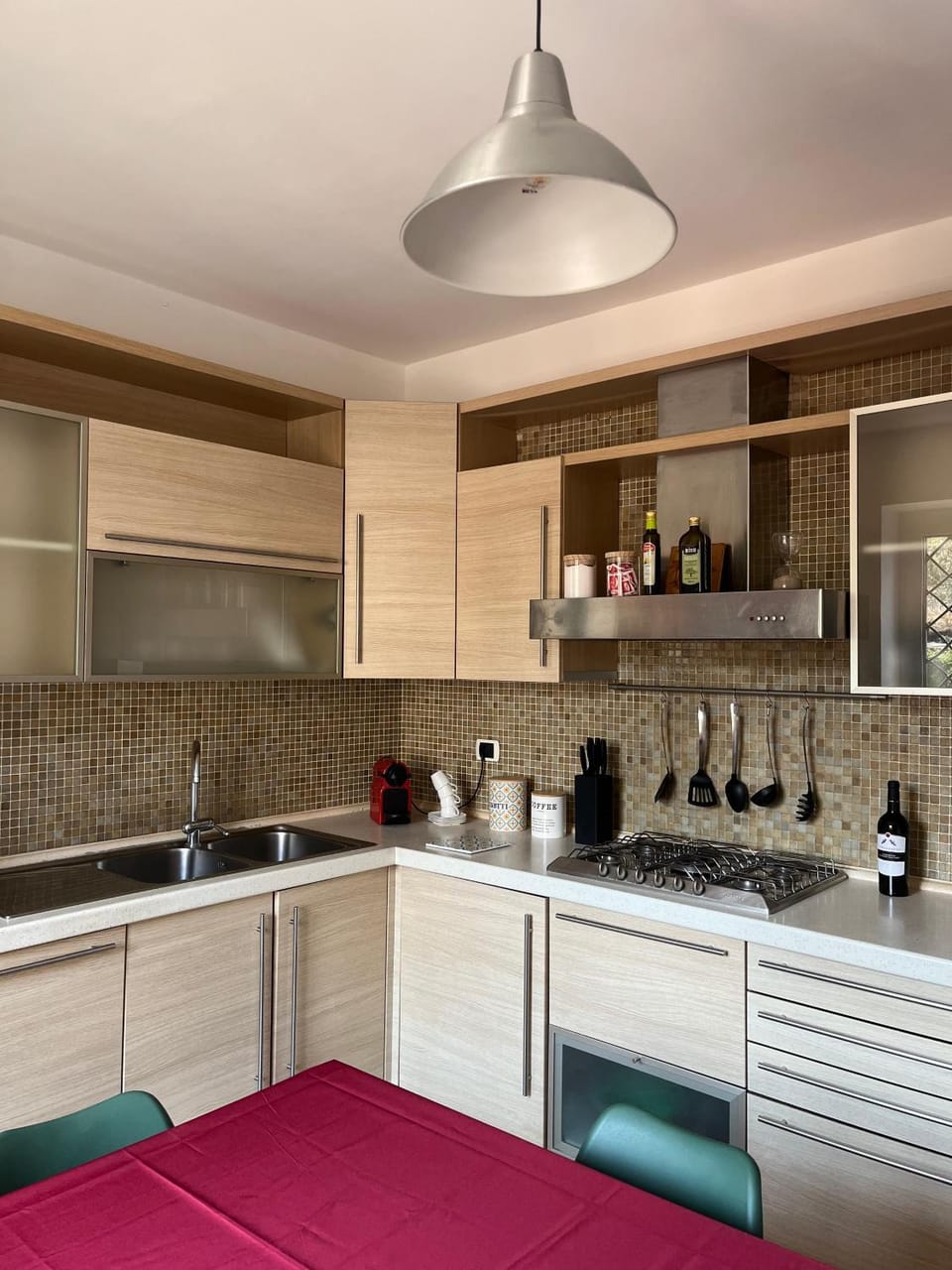 Kitchen or kitchenette, dishwasher, stove