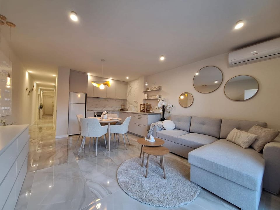Kitchen or kitchenette, Living room, Seating area, Dining area, oven, air conditioner