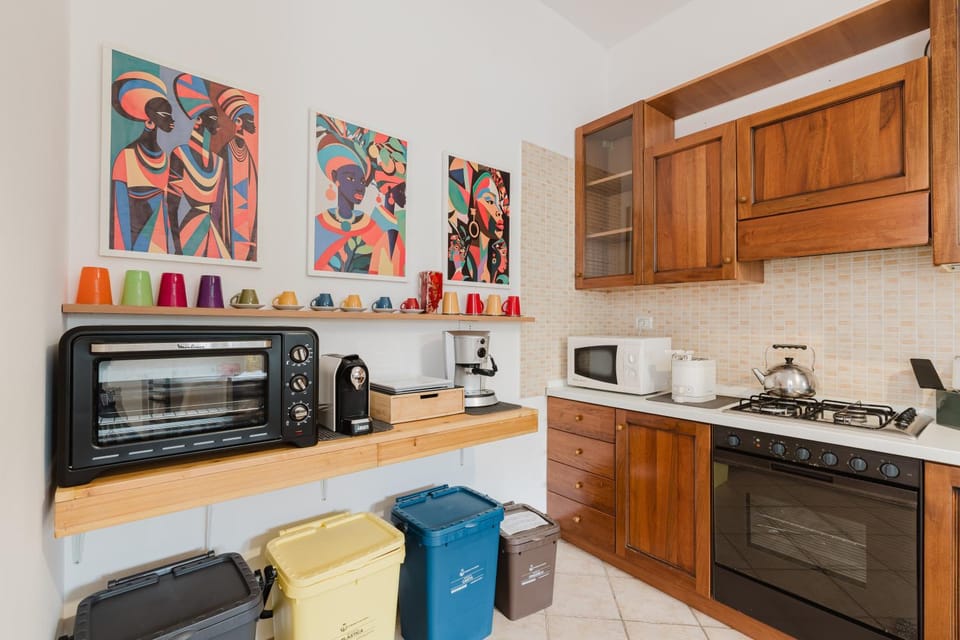 Kitchen or kitchenette, Living room