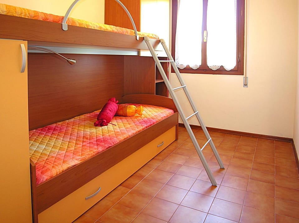Spring, Summer, Bedroom, On site, bunk bed