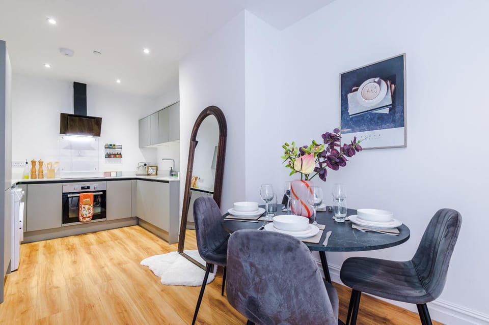 The Urban Hub - 2 Bed Apartment by Leeds Station Apartment in Leeds