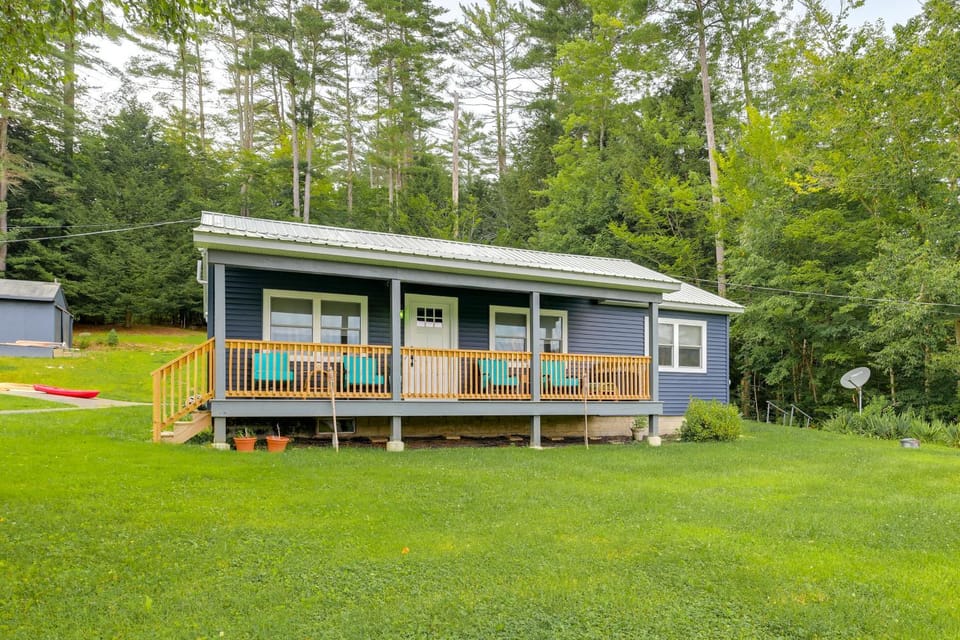Waterfront Haven Bi-Level Lakefront Deck/Game Cntr House in Lake George