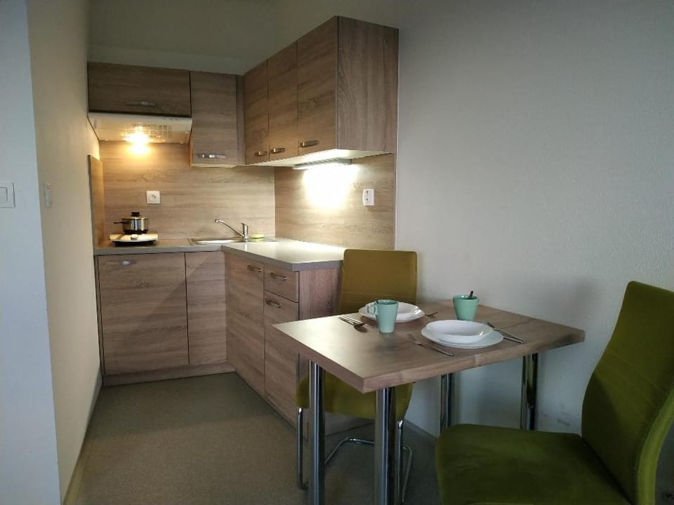 Kitchen or kitchenette, Seating area, Dining area