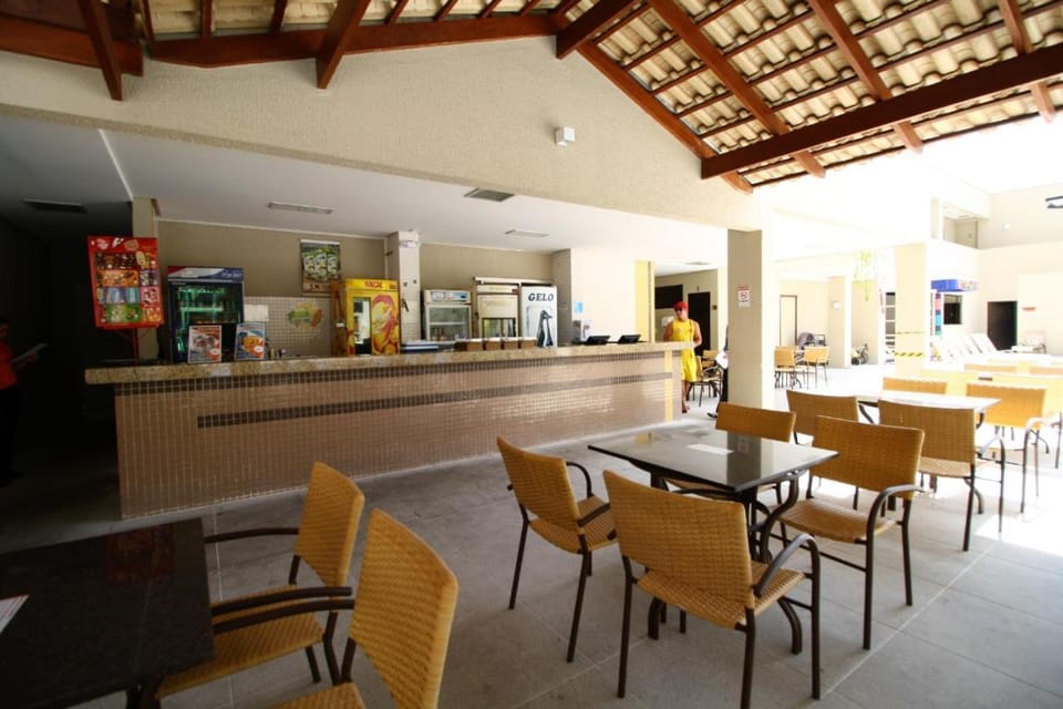 Restaurant/places to eat, Lounge or bar, Food and drinks, Banquet/Function facilities, Food, Drinks