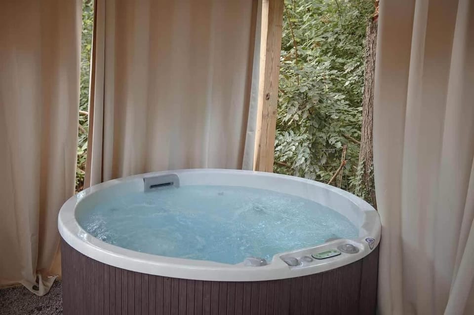 LMI -14- Glenn Falls Room: Summers Dream Bed and Breakfast in Alabama
