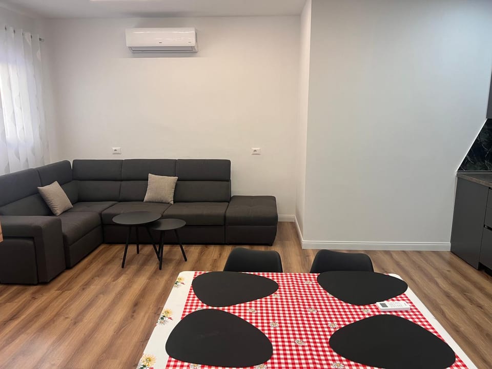 Living room, Seating area, air conditioner