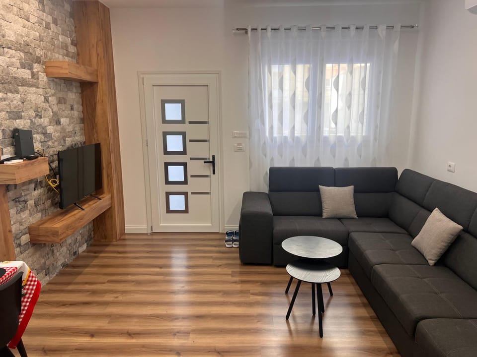 TV and multimedia, Seating area, Evening entertainment