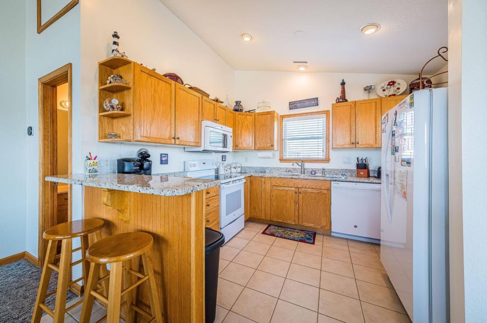 Clear Skies - Duck, Soundsea Village, Ocean View, 175 Yds to Beach, Pool, Hot Tub, Pool Table House in Duck