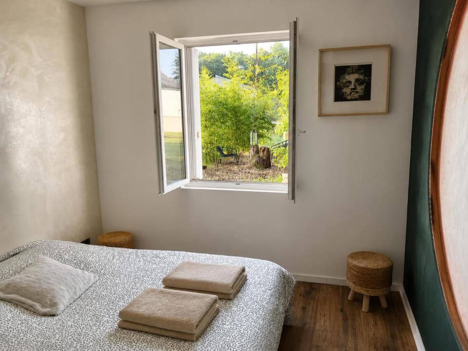 Photo of the whole room, Bedroom, Garden view, Garden view, towels, towels, air conditioner, air conditioner