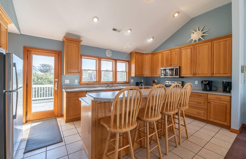 Clearview by the Sea - Duck, Four Seasons, 250 Yds to Beach, Pool, Hot Tub, Pool Table, Pets OK House in Duck