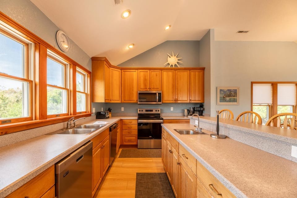 Clearview by the Sea - Duck, Four Seasons, 250 Yds to Beach, Pool, Hot Tub, Pool Table, Pets OK House in Duck