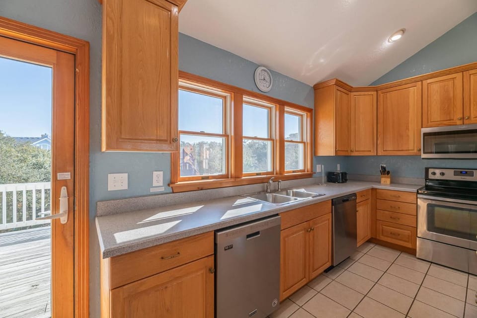 Clearview by the Sea - Duck, Four Seasons, 250 Yds to Beach, Pool, Hot Tub, Pool Table, Pets OK House in Duck