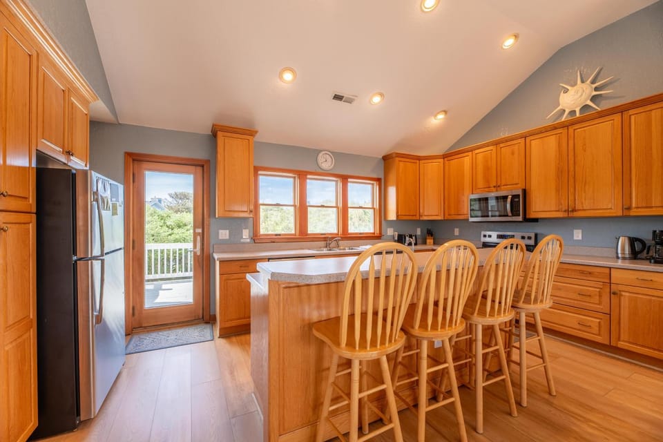 Clearview by the Sea - Duck, Four Seasons, 250 Yds to Beach, Pool, Hot Tub, Pool Table, Pets OK House in Duck