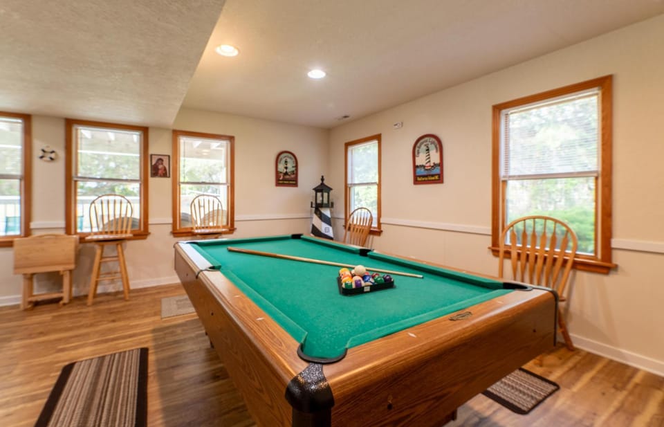 Clearview by the Sea - Duck, Four Seasons, 250 Yds to Beach, Pool, Hot Tub, Pool Table, Pets OK House in Duck